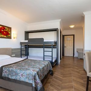 Zimmer mit zwei Einzelbetten